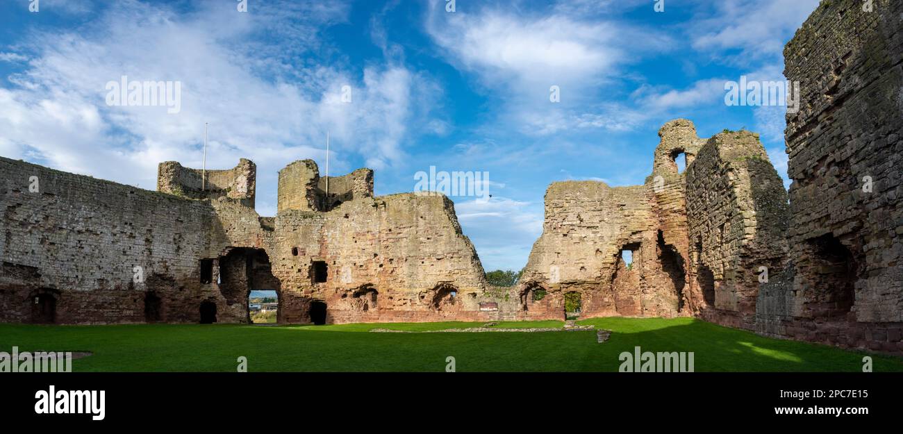 Quartier intérieur du château de Rhuddlan, Denbighshire, pays de Galles du Nord. Banque D'Images