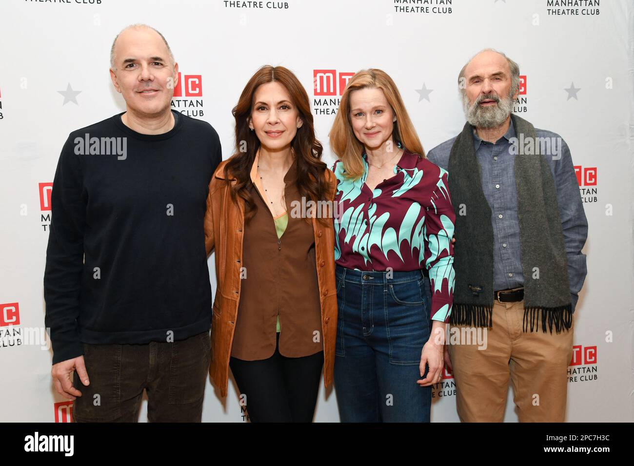 New York, États-Unis. 13th mars 2023. David Auburn, Jessica Hecht, Laura Linney et Daniel Sullivan assistent au cours de la conférence de presse « Summer, 1976 » aux studios de répétition du Manhattan Theatre Club de New York, NY on 13 mars 2023. (Photo par Efren Landaos/Sipa USA) crédit: SIPA USA/Alay Live News Banque D'Images