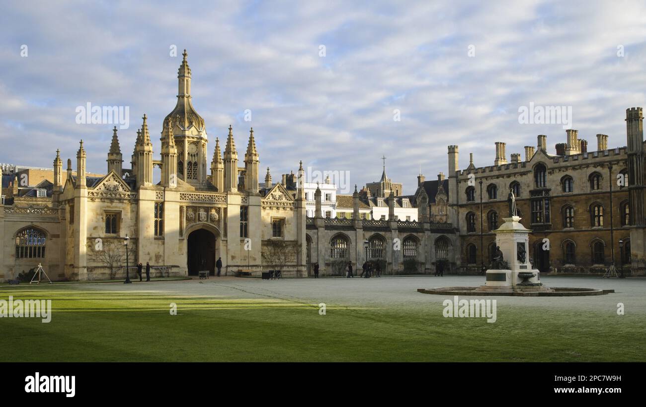 Gatehouse et cour de collège à Frost, King's College, Cambridge, Cambridgeshire, Angleterre, Royaume-Uni Banque D'Images