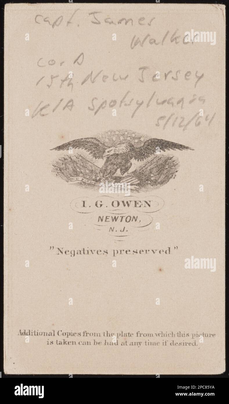 Capitaine James Walker of Co D, 15th New Jersey Infantry Regiment en uniforme avec épée / I.G. Owen, Newton, N.J.. Collection de photos de la guerre civile de la famille Liljenquist , pp/papier liljpaper. Walker, James, 1827-1864, États-Unis, Army, New Jersey Infantry Regiment, 15th (1862-1865), People, Soldiers, Union, 1860-1870, uniformes militaires, Union, 1860-1870, poignards et épées, 1860-1870, États-Unis, Histoire, Guerre civile, 1861-1865, Personnel militaire, Union. Banque D'Images