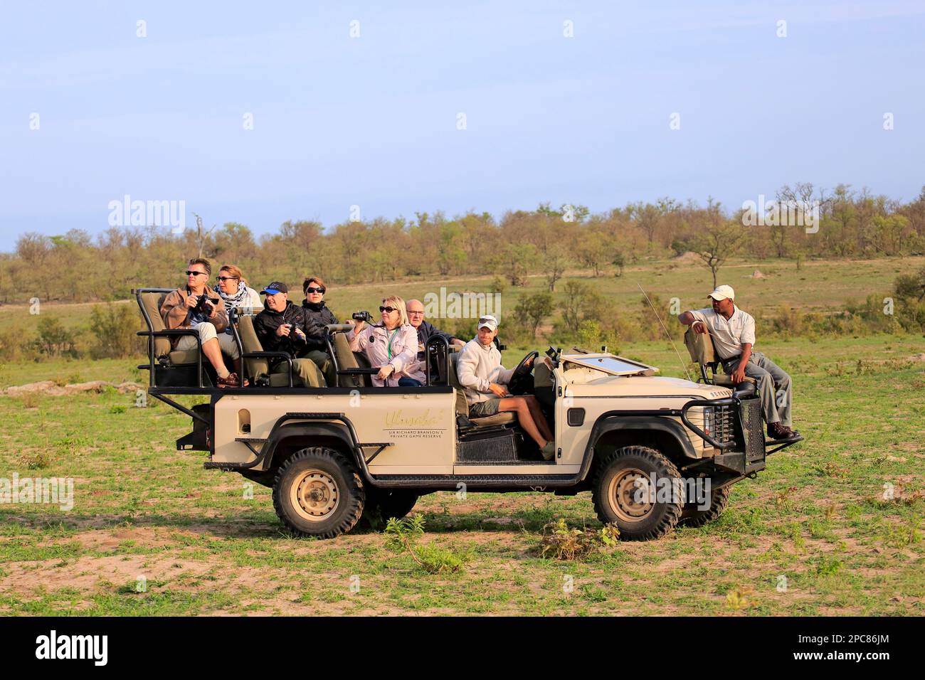 Véhicule Safari, voiture de jeu privée avec les touristes en véhicule Safari, réserve de sable Sabi, parc national Kruger, Afrique du Sud Banque D'Images