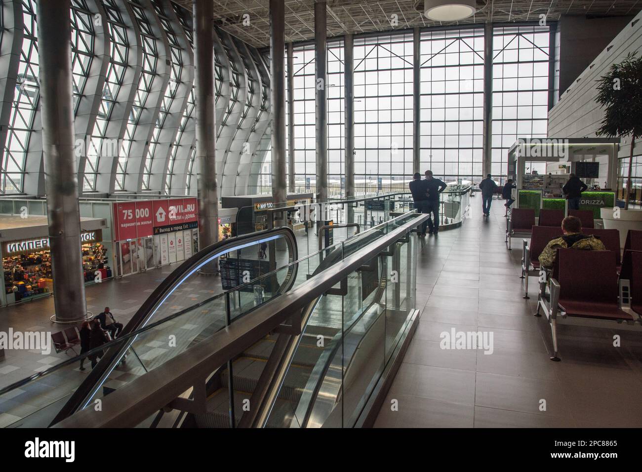 Simferopol, Crimée - 05 avril 2021 : intérieur du terminal passagers de l'aéroport international de Simferopol Banque D'Images
