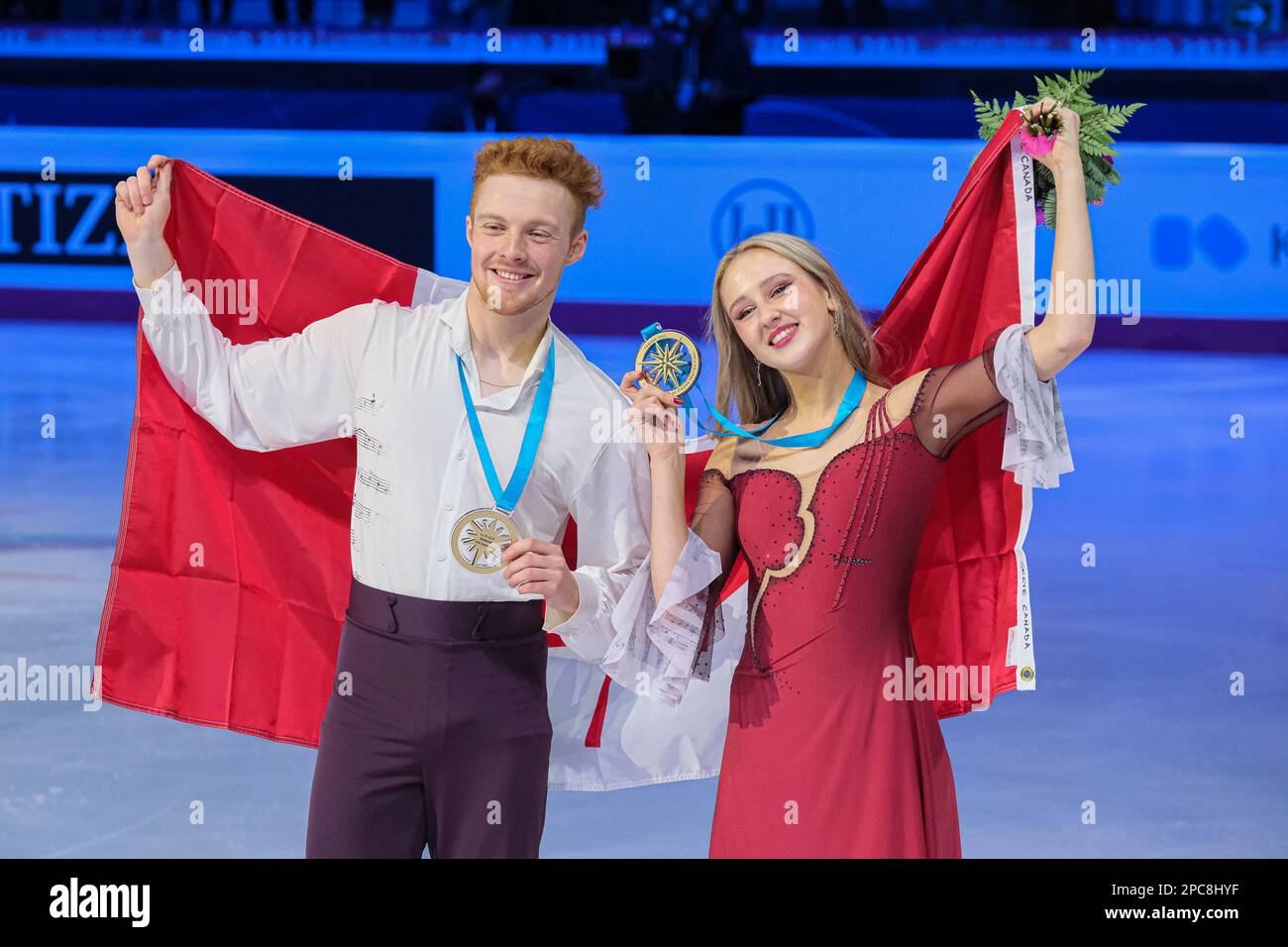 Peter Beaumont et Nadiia Bashynska du Canada (Or) posent avec leurs médailles dans la danse sur glace Junior pairs lors de la finale du Grand Prix de patinage artistique de l'UIP à Palavela. Banque D'Images