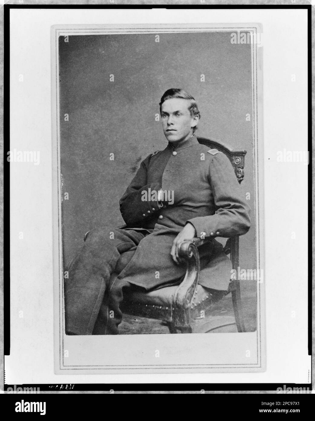 Edward Ratchford Geary, officier syndical, portrait de trois quarts de longueur, portant un uniforme militaire, assis, avec la main droite dans le manteau, vers la gauche. Sur le verso : les galeries photographiques nationales Brady's, n° 352 Pennsylvania Av Washington, D.C. Et Broadway & Tenth Street, New York, dans l'album: [Officiers de l'armée américaine et autres personnes de la période de la guerre civile / John White Geary, comp. 1861-1865], non 66, substitut p. 17 (en haut à droite), identification faite par Amy Jones, mai 2011 sur la base de données de recherche sur la guerre de Sécession, substitut disponible sous forme de copie laser couleur dans la salle de lecture P&P. Geary, Edwar Banque D'Images