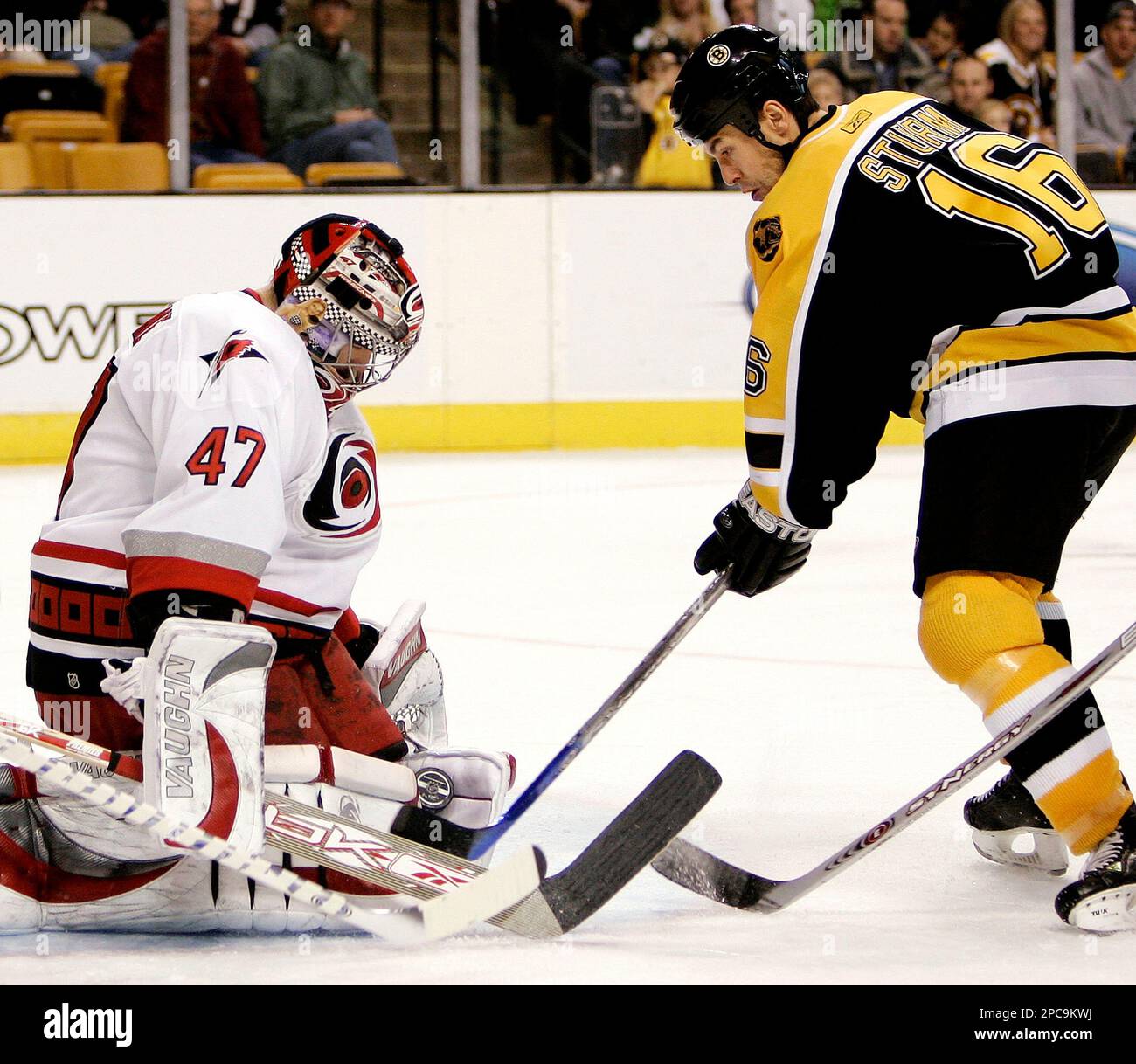 Carolina Hurricanes goaltender John Grahame, left, stops a shot by Boston Bruins' Marco Sturm, of Germany, during the first period of an NHL game, Friday, Nov. 24, 2006, in Boston. Carolina won 5-1. (AP Photo/Winslow Townson) Banque D'Images