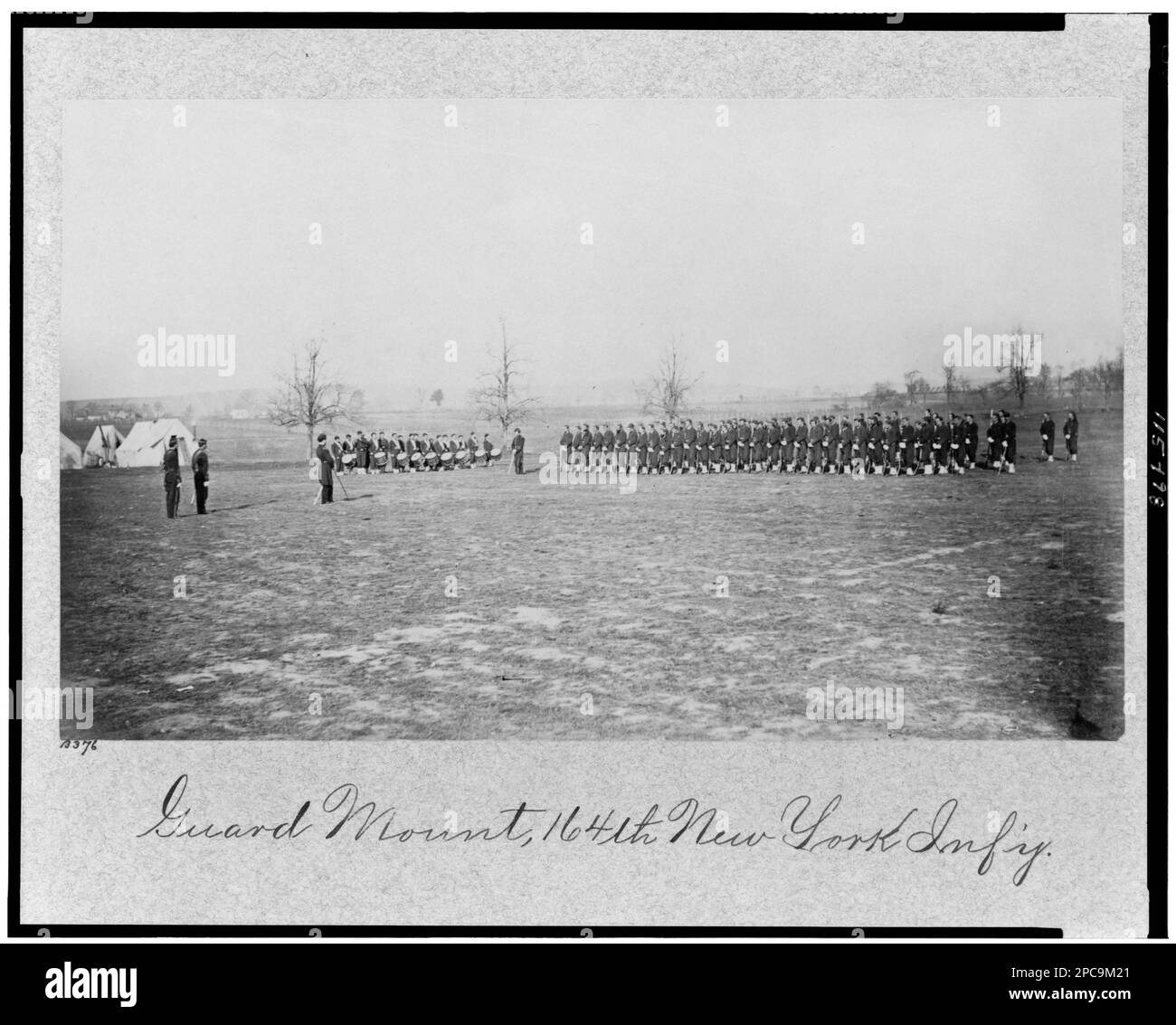 Guard Mount, 164th New York Inf'y. Non B376, titre de l'article, écrit à la main sur verso: 'Miller, vol. 8, p. 183', Don; Col. Godwin Ordway; 1948. États-Unis, Histoire, Guerre civile, 1861-1865. Banque D'Images