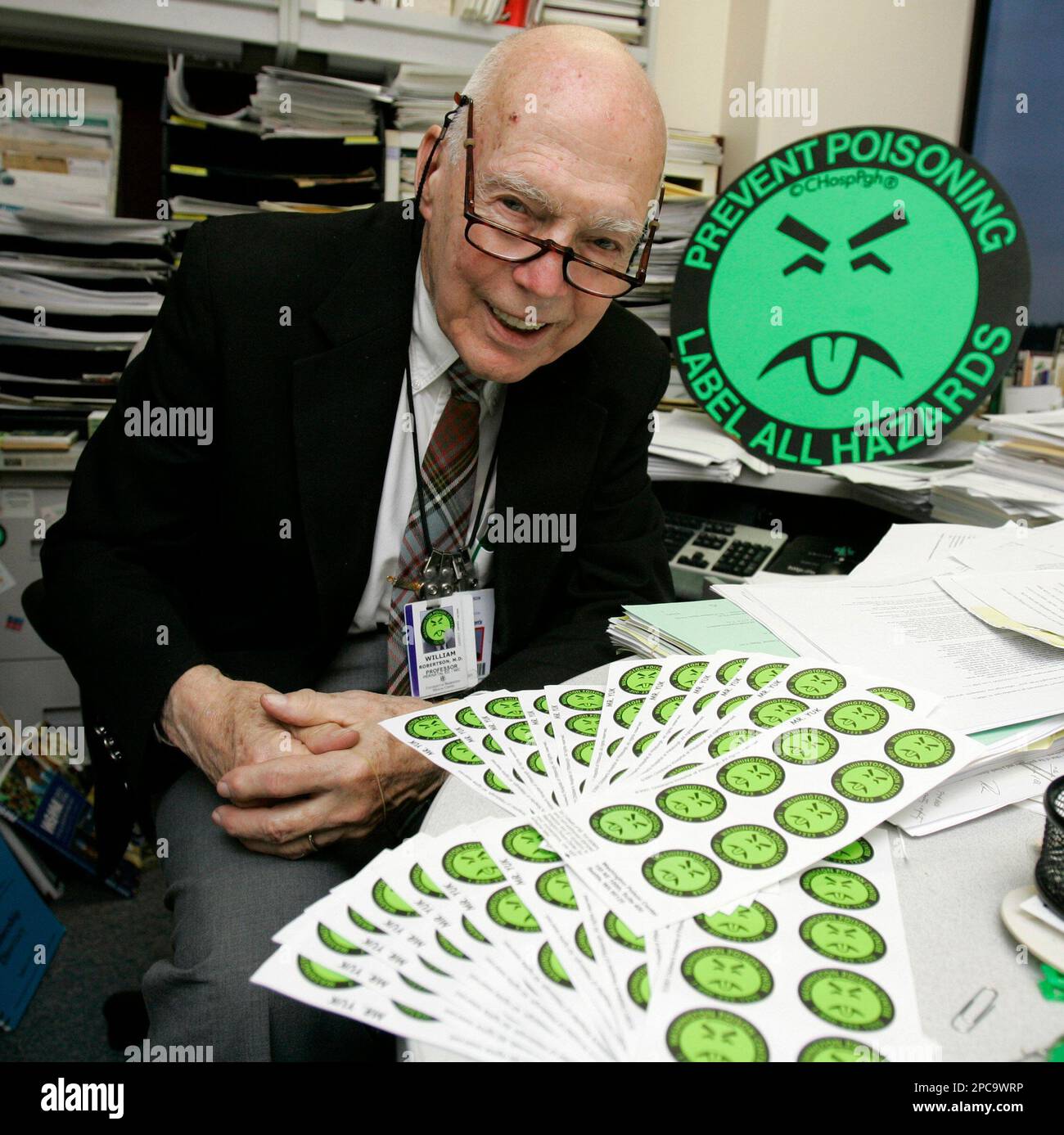 ** ADVANCE FOR MONDAY, NOV. 27 ** Dr. William Robertson, poses for a photo with the "Mr. Yuk" symbol Monday, Nov. 20, 2006 in his office in Seattle. Robertson, who helped pioneer the idea of poison centers, is soon retiring as medical director of the Washington Poison Center. (AP Photo/Ted S. Warren) Banque D'Images