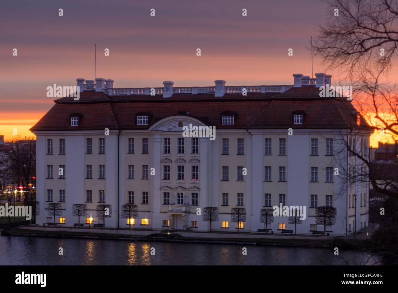 Palais Köpenick dans la partie sud de Berlin au lever du soleil Banque D'Images