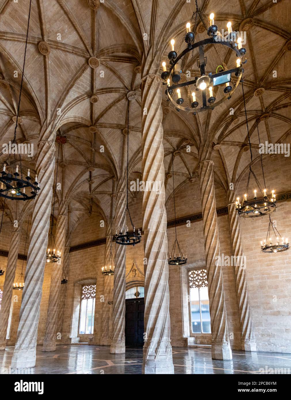 Lonja de Seda, Valence, obra maestra del gótico civil valenciano. Sala de columnas, Espagne Banque D'Images