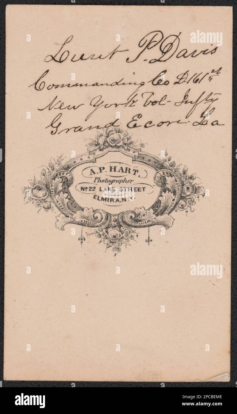 Deuxième lieutenant Parvis Davis de Co. F, 161st New York Infantry Regiment en uniforme / A.P. HART, photographe, n° 22 Lake Street, Elmira, New York. Collection de photos de la guerre civile de la famille Liljenquist , pp/papier liljpaper. Davis, Parvis, environ 1838- , Etats-Unis, Army, New York Infantry Regiment, 151st (1862-1865), People, Soldiers, Union, 1860-1870, uniformes militaires, Union, 1860-1870, États-Unis, Histoire, Guerre civile, 1861-1865, personnel militaire, Union. Banque D'Images