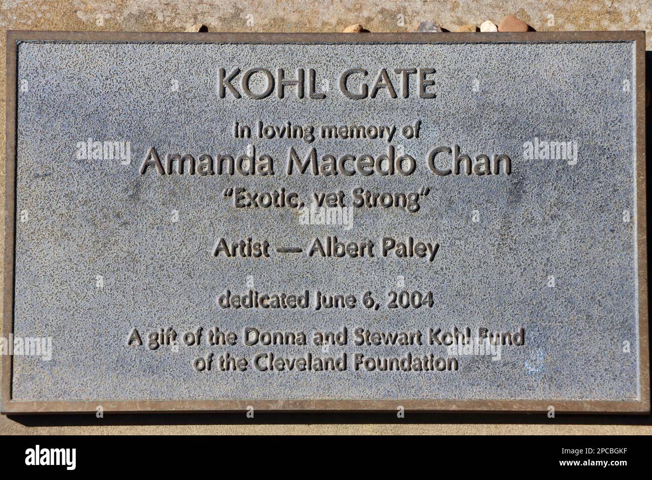 Plaque commémorative au Kohl Gate par Albert Paley au Cleveland Botanical Garden Banque D'Images