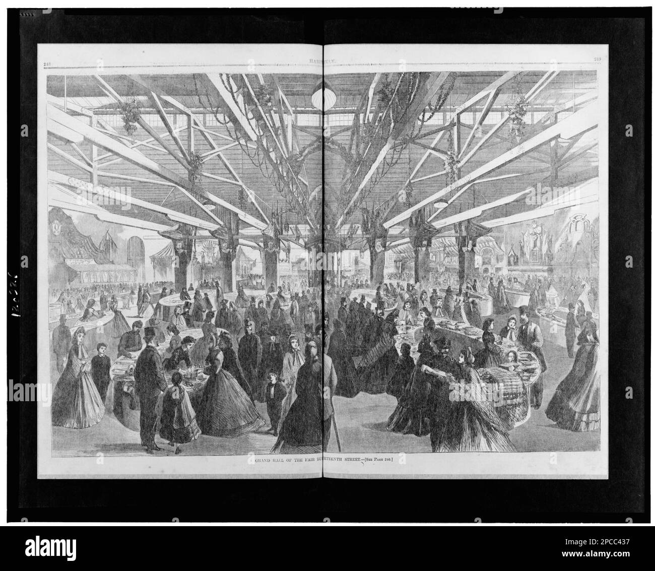 Grand hall du bâtiment de la foire, Quatorzième rue. Illus. Dans: Harper's Weekly, v. 8 (1864 16 avril), p. 248-249. Levée de fonds, New York (État), New York, 1860-1870, Foires, New York (État), New York, 1860-1870, distributeurs automatiques, New York (État), New York, 1860-1870, États-Unis, Histoire, Guerre civile, 1861-1865, aspects économiques et industriels. Banque D'Images