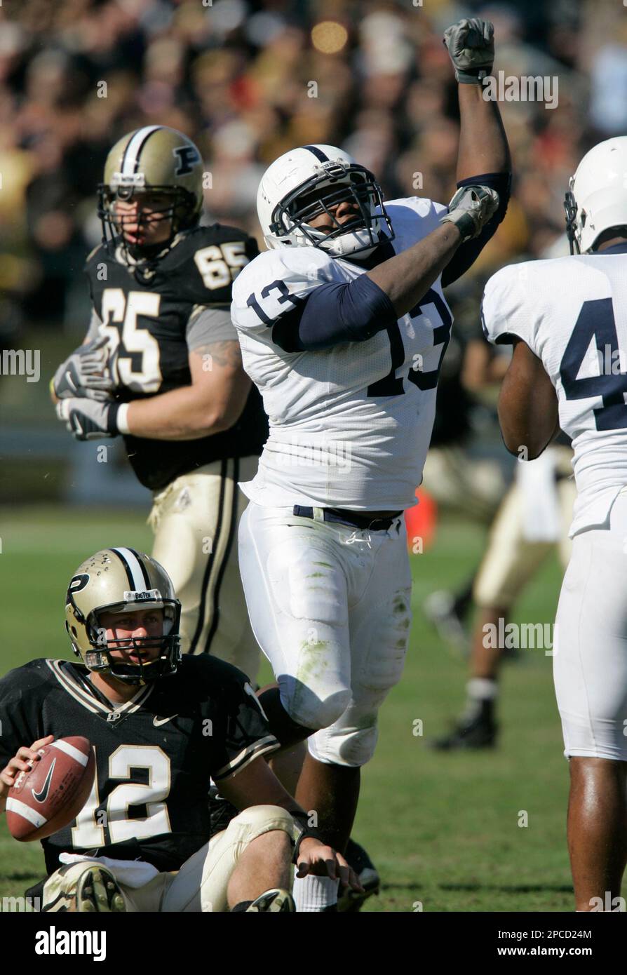* Penn State's Jay Alford (13) celebrates a sack on Purdue quarterback Curtis Painter (12) during the fourth quarter of college football action in West Lafayette, Ind., Saturday, Oct. 28, 2006. Penn State defeated Purdue 12-0. Purdue's Mike Otto is at the back left. (AP Photo/Michael Conroy) Banque D'Images