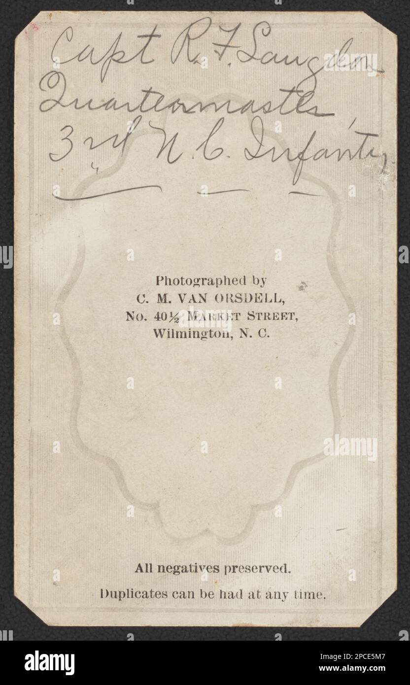 Capitaine Richard F. Langdon de Co E, 1st North Carolina Infantry Regiment et 3rd North Carolina Infantry Regiment en uniforme / photographié par C.M. Van Orsdell, n° 40 1/2 Market Street, Wilmington, N.C.. Collection de photos de la guerre civile de la famille Liljenquist , pp/papier liljpaper. Langdon, Richard F, 1828-1895, Confederate States of America, Army, North Carolina Infantry Regiment, 1st, People, 1860-1870, soldats, Confederate, 1860-1870, uniformes militaires, Confederate, 1860-1870, États-Unis, Histoire, Guerre civile, 1861-1865, personnel militaire, Confédéré. Banque D'Images