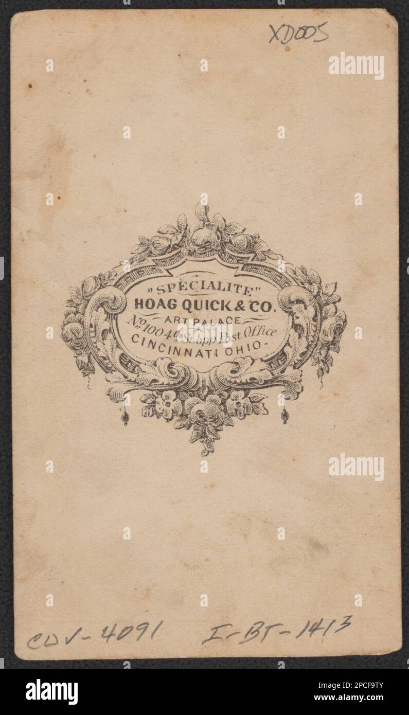 Soldat non identifié en uniforme confédéré, probablement prisonnier de guerre / 'spécial', Hoag Quick & Co Palais des arts, n° 100 4th, rue opp. Bureau de poste, Cincinnati, Ohio. Collection de photos de la guerre civile de la famille Liljenquist , pp/papier liljpaper. Etats confédérés d'Amérique, Armée, peuple, 1860-1870, soldats, Confederate, 1860-1870, uniformes militaires, Confederate, 1860-1870, États-Unis, Histoire, Guerre civile, 1861-1865, personnel militaire, Confédéré. Banque D'Images