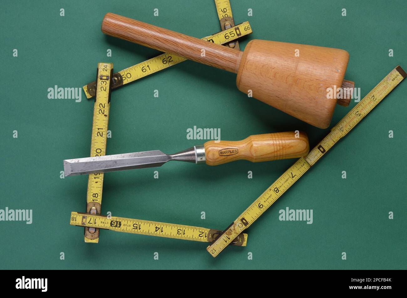 outils en bois vintage tournés en studio. Banque D'Images