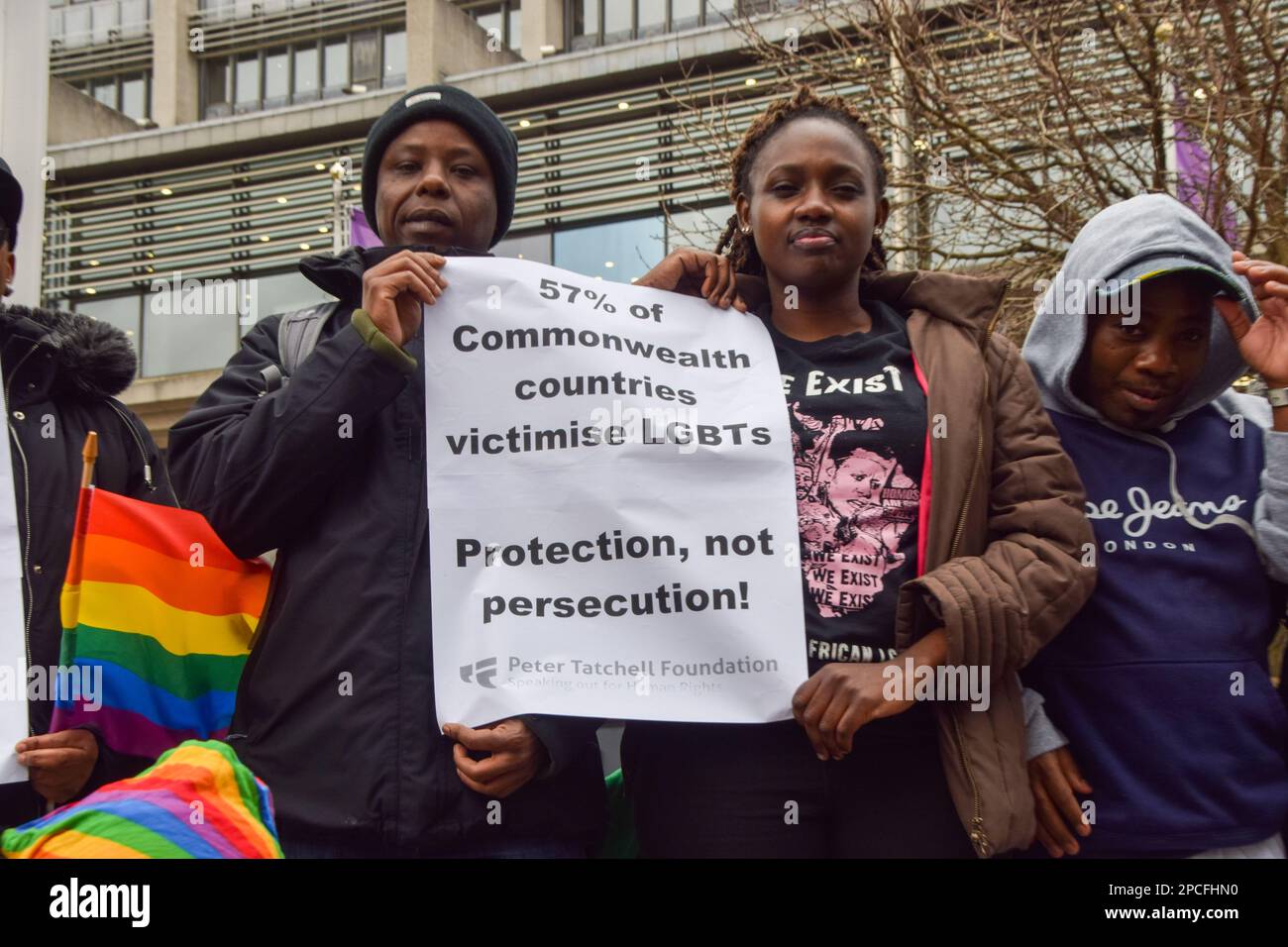 Londres, Angleterre, Royaume-Uni. 13th mars 2023. Des manifestants se sont rassemblés devant l'abbaye de Westminster pendant le Commonwealth Day Service pour protester contre les lois anti-LGBTQ dans 32 des 56 pays du Commonwealth. (Credit image: © Vuk Valcic/ZUMA Press Wire) USAGE ÉDITORIAL SEULEMENT! Non destiné À un usage commercial ! Banque D'Images