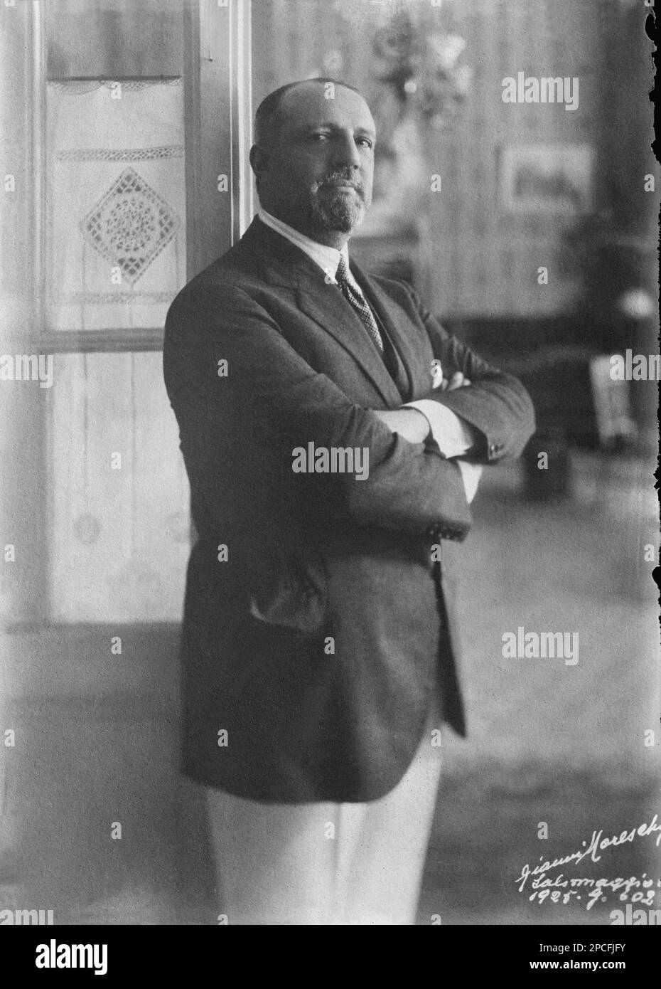 1925 , Salsomaggiore terme , Parme , ITALIE : le comte italien GIUSEPPE VOLPI di MISURATA ( 1877 - 1947 ) , responsable de la dette commerciale avec l'Italie et les Etats-Unis . Photo de Gianni Maresca , Salsomaggiore - Nobiltà italiana - noblesse - ritratto - portrait - barbe - barba - collier - colletto - cravate - cravatta - conte - FASCISMO - FASCISTA - FASCISTE - FASCISME - INDUSTRIEL - POLICO - POLITIQUE - POLITIQUE ---- Archivio GBB Banque D'Images