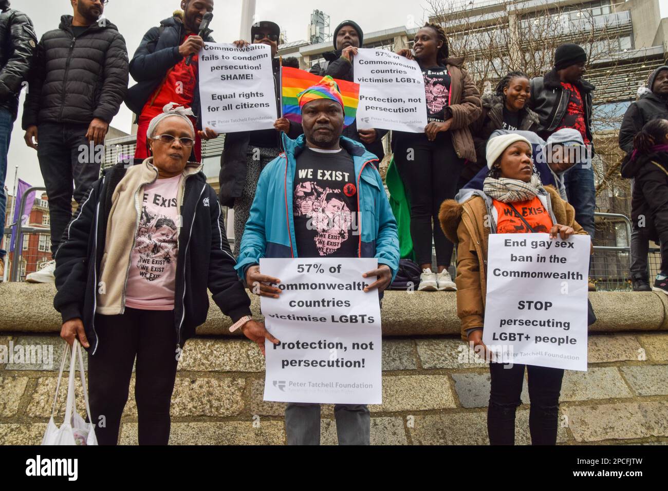 Londres, Angleterre, Royaume-Uni. 13th mars 2023. Des manifestants se sont rassemblés devant l'abbaye de Westminster pendant le Commonwealth Day Service pour protester contre les lois anti-LGBTQ dans 32 des 56 pays du Commonwealth. (Credit image: © Vuk Valcic/ZUMA Press Wire) USAGE ÉDITORIAL SEULEMENT! Non destiné À un usage commercial ! Banque D'Images
