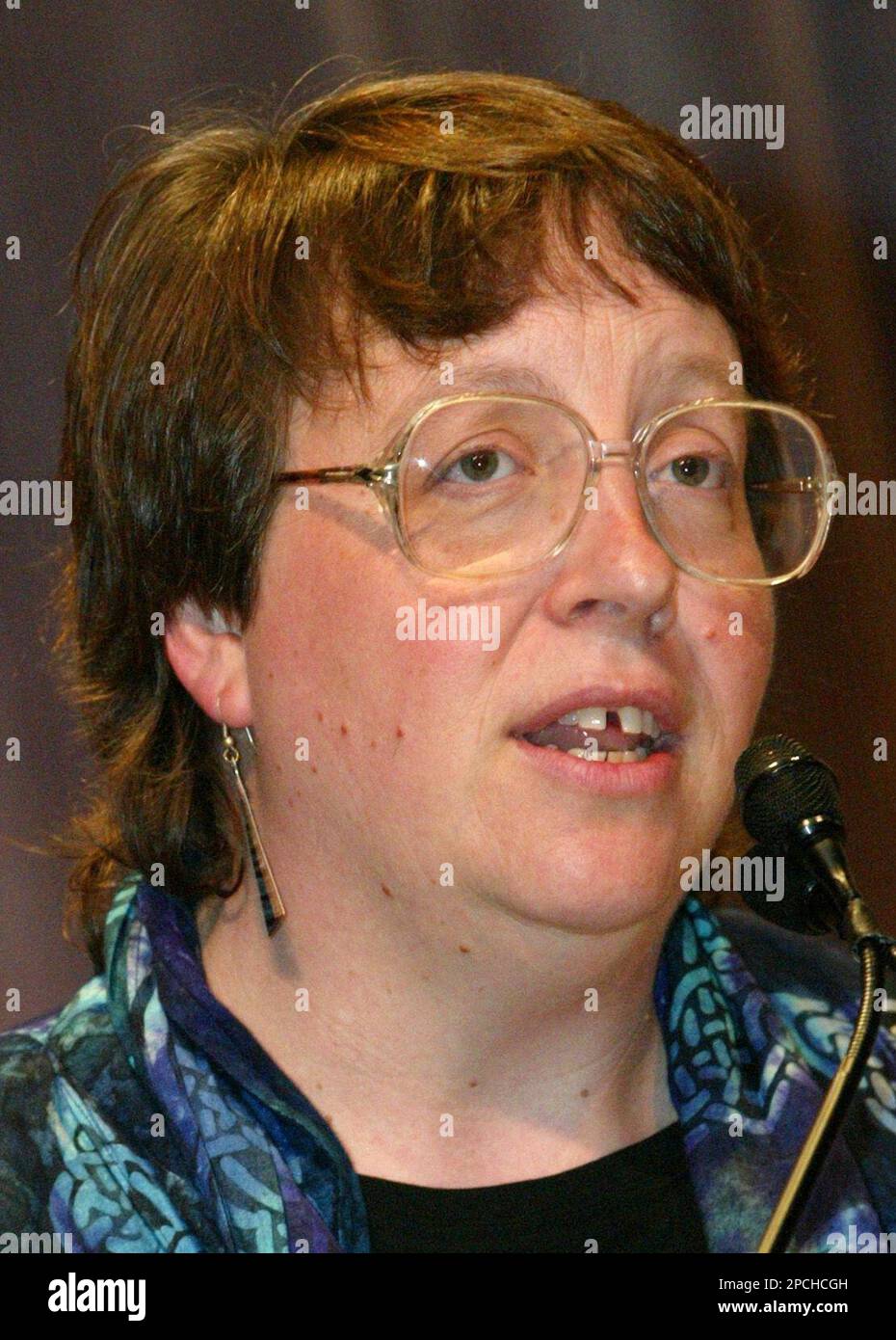 **FILE**Green-Rainbow Party gubernatorial candidate Grace Ross is shown in this Thursday, June 29, 2006, file photo, speaking at a forum in Boston. Ross will be one of four candidates for Massachusetts governor on the November ballot. (AP Photo/Julia Malakie, File) Banque D'Images
