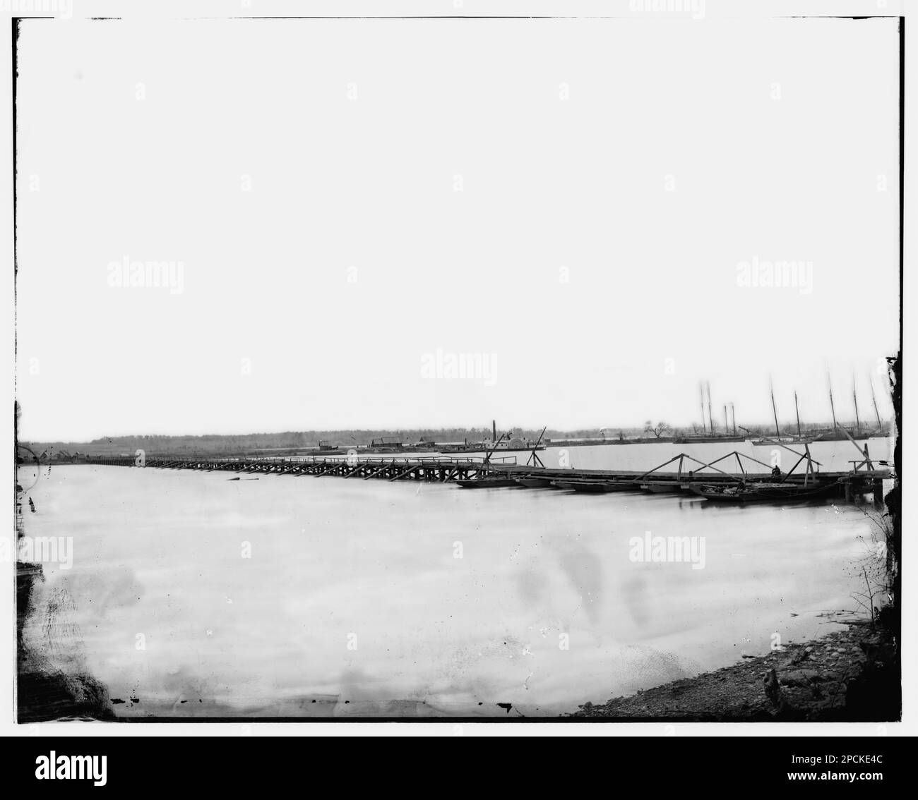 Varina Landing, Virginie (à proximité). Pont de ponton de l'armée traversant la rivière James au-dessus de Varina Landing. Photographies de guerre civile, 1861-1865 . États-Unis, Histoire, Guerre civile, 1861-1865. Banque D'Images