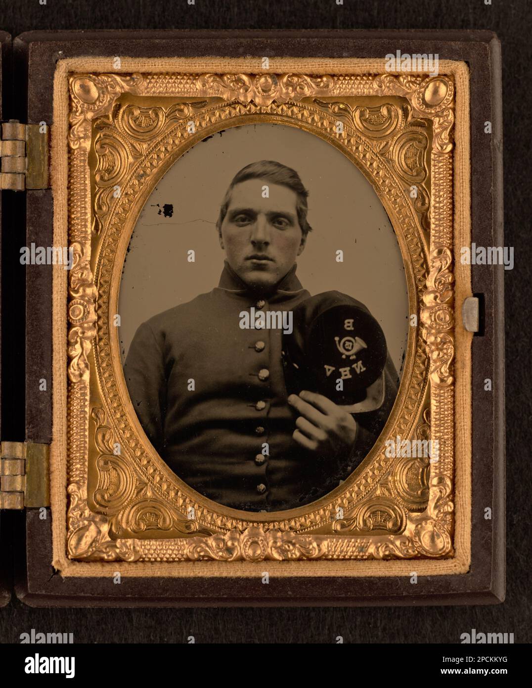 Soldat non identifié de Co. B, 15th New Hampshire Infantry Regiment en uniforme. Liljenquist Family Collection of civil War Photographs , série de photos FAmbrotype/Tintype , pp/liljunion. États-Unis, Army, New Hampshire Infantry Regiment, 15th (1862-1863), People, Soldiers, Union, 1860-1870, uniformes militaires, Union, 1860-1870, États-Unis, Histoire, Guerre civile, 1861-1865, personnel militaire, Union. Banque D'Images