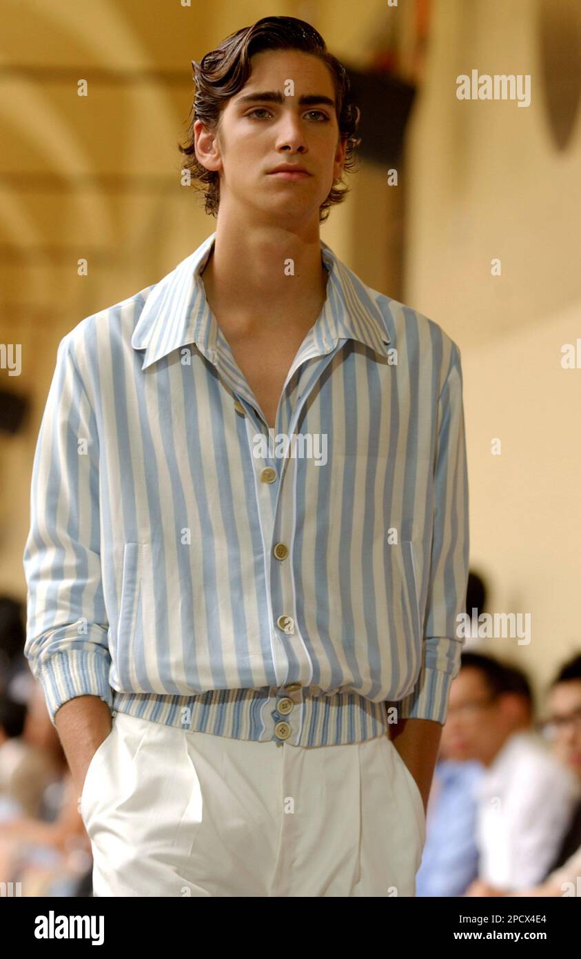 A model wears an outfit part of the Alexander McQueen Spring-Summer 2007  men's collection, unveiled in Milan, Italy, Monday, June 26, 2006. (AP  Photo/Alberto Pellaschiar Stock Photo - Alamy
