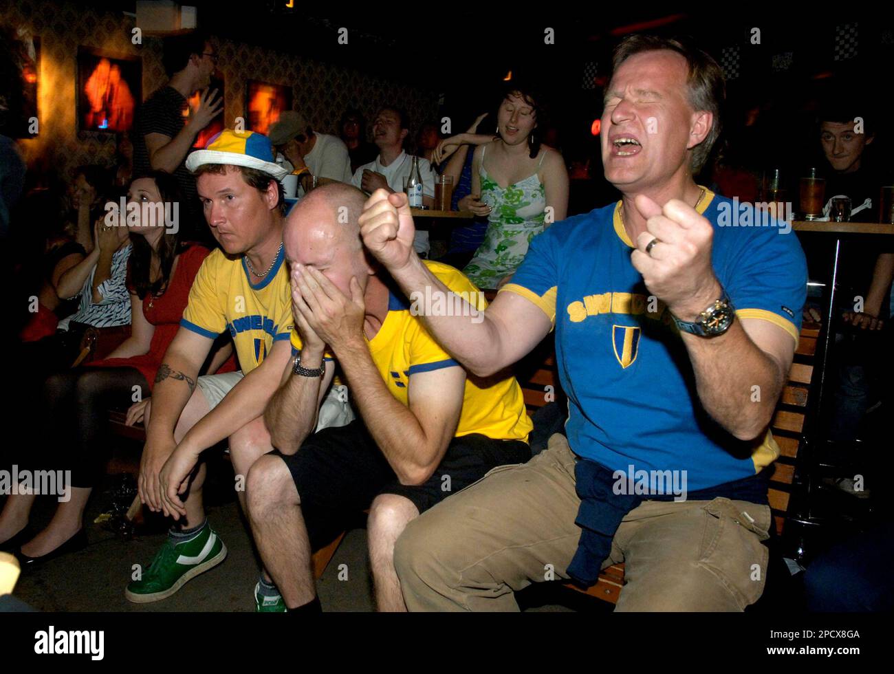Swedish soccer fans reacts as they watch the Germany versus Sweden game on a TV-screen in a restaurant in Stockholm Sweden June 24 2006. The Swedish team lost against Germany 2-0 who will go on into the quarter finals of the World Cup in Germany. (AP Photo/Scanpix Sweden/Janerik Henriksson) ** SWEDEN OUT ** Banque D'Images