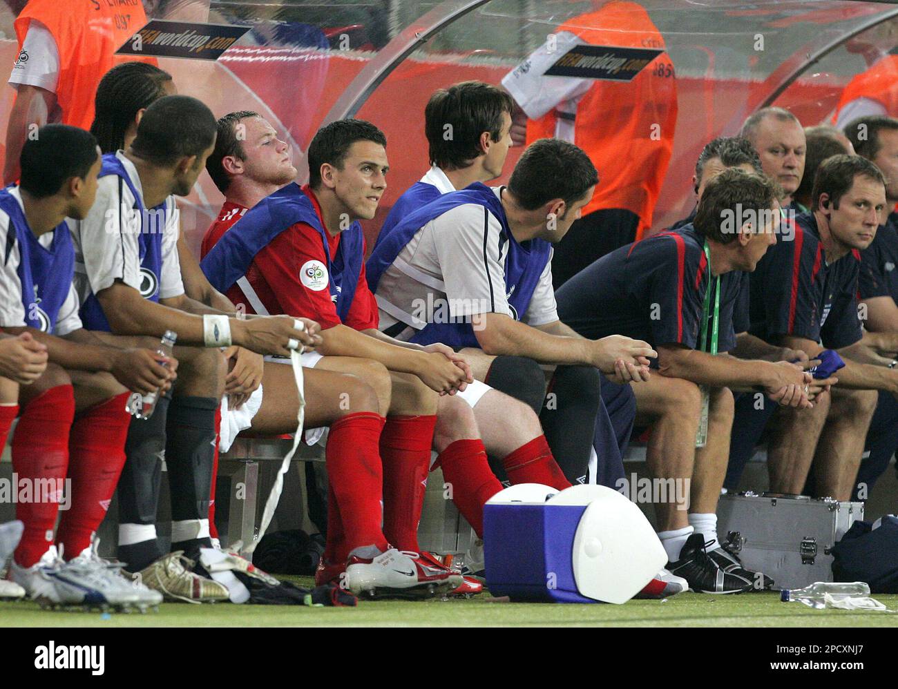 England's Wayne Rooney, 3rd left, sits on the bench after being substituted during the World Cup Group B soccer match between England and Sweden in Cologne, Germany, Tuesday, June 20, 2006. The match ended in a 2-2 draw. The other teams in Group B are Paraguay and Trinidad and Tobago. (AP Photo/Matt Dunham) ** MOBILE/PDA USAGE OUT ** Banque D'Images