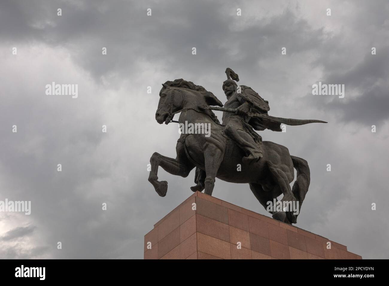 Statue du héros national Manas, Bichkek, Kirghizistan Banque D'Images