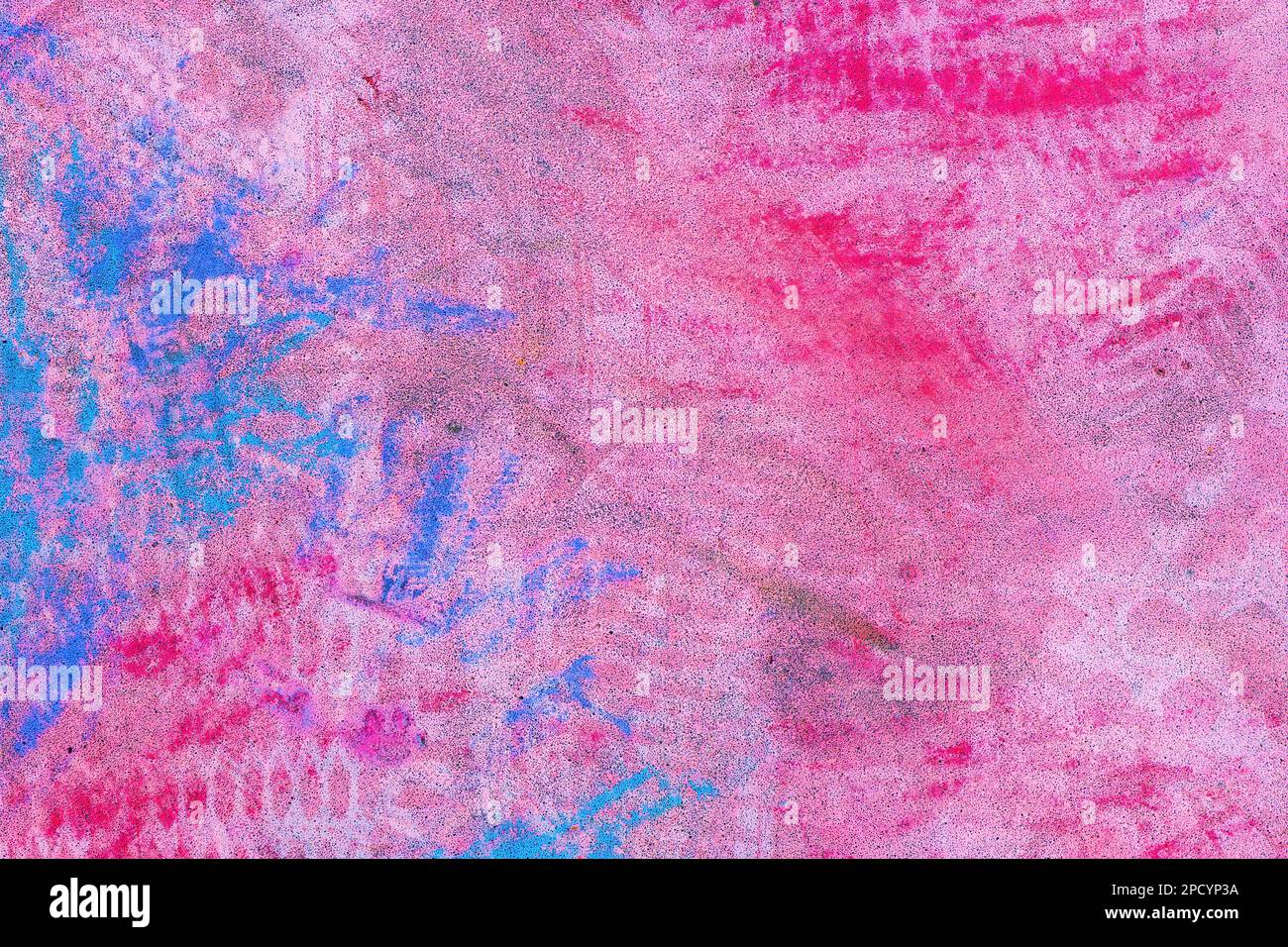 Texture grunge, craie colorée rose et bleue sur une surface en béton Banque D'Images