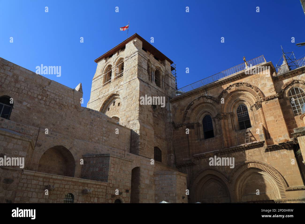 Église du Saint-Sépulcre et célèbre échelle du statu quo. Point de repère de la Terre Sainte. Site de pèlerinage du christianisme à Jérusalem, Israël. Banque D'Images