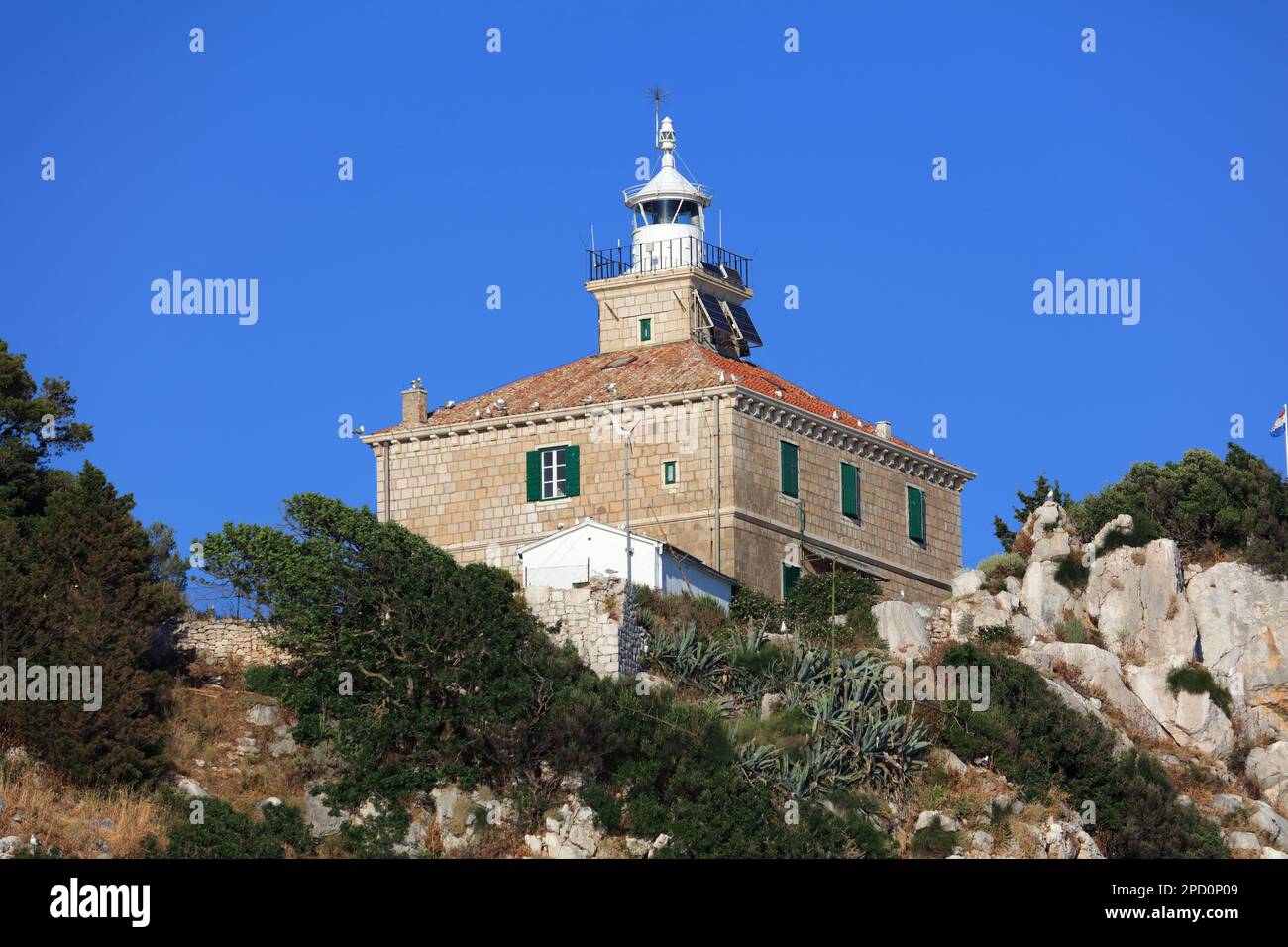 Île inhabitée sur la mer Adriatique.Phare de Susac près de l'île de Lastovo en Croatie. Banque D'Images