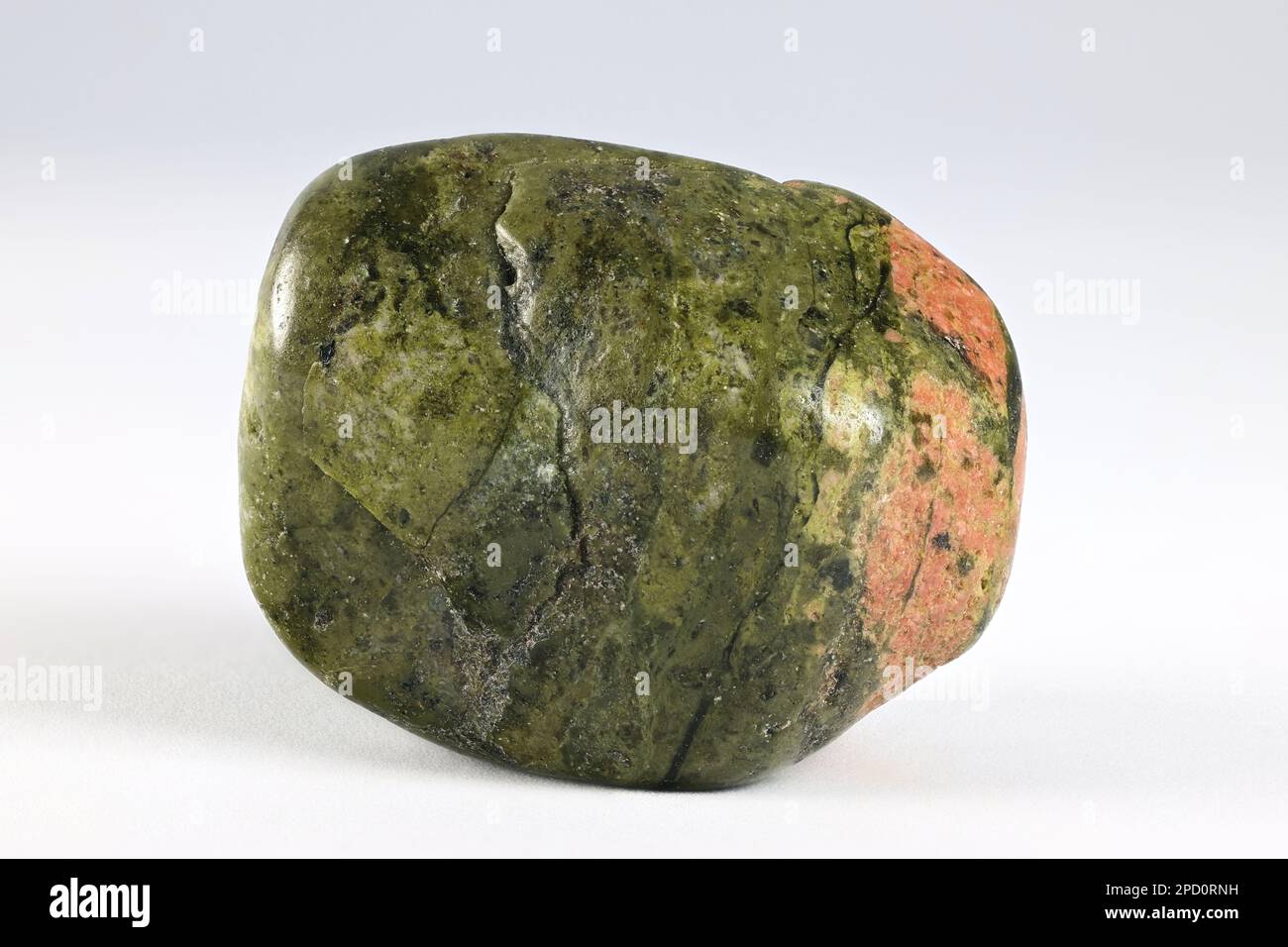 L'unakite est une roche métamorphique qui est un granite altéré composé de feldspath orthoclase rose, d'épidote vert et généralement de quartz incolore. Banque D'Images