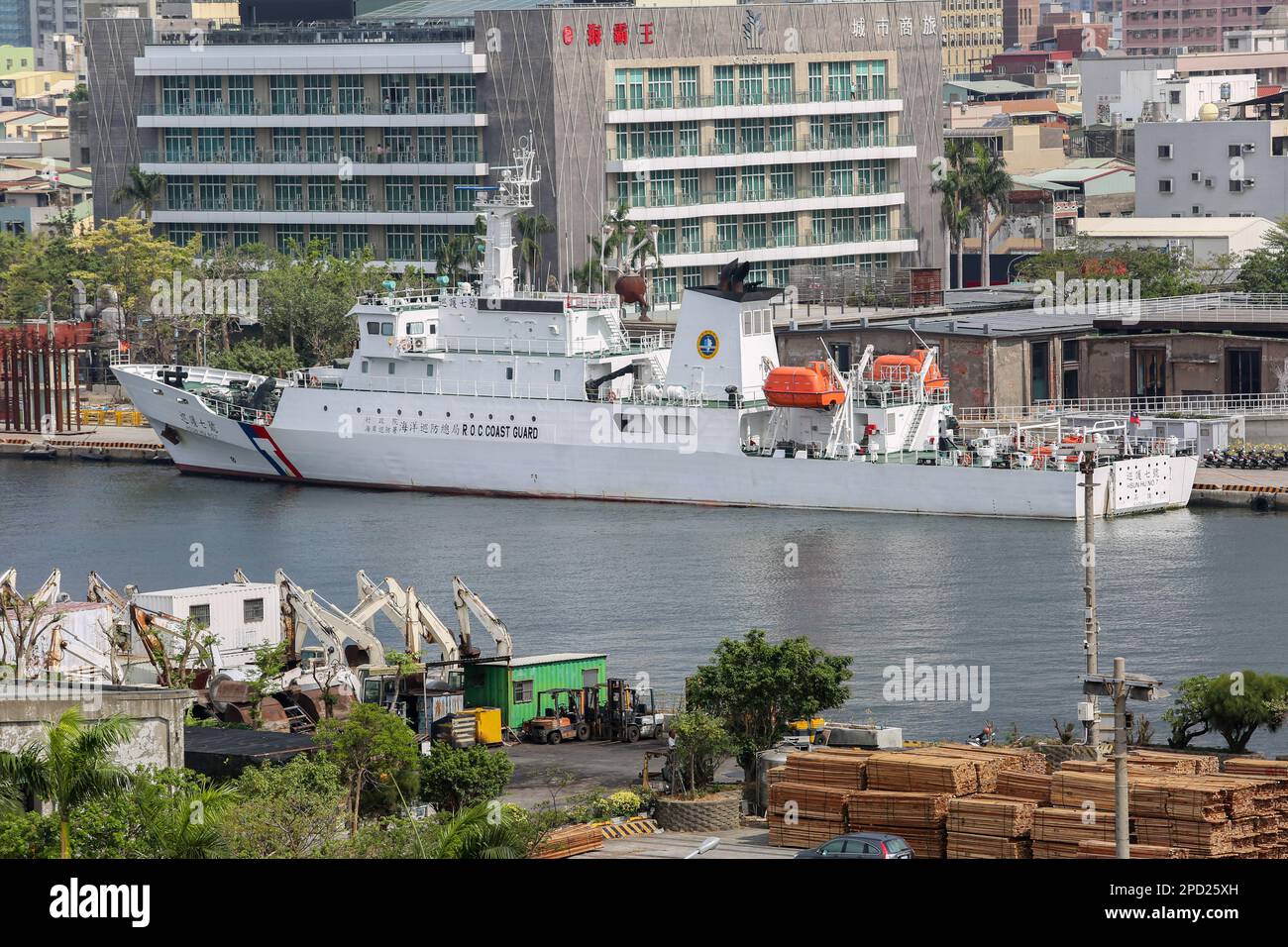 Différend sur la mer de Chine : HSUN HU N° 7, Garde côtière de Taïwan, Port de Kaohsiung (高雄港), exercices militaires navals, image d'un navire de patrouille de la marine Banque D'Images