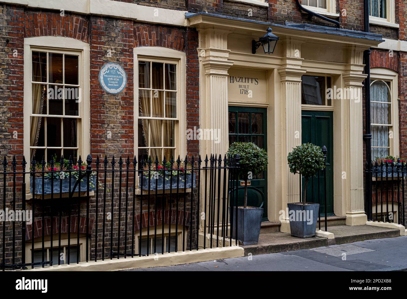 Hazlitt's Hotel London, Boutique Hotel à Soho Londres. Le bâtiment est une maison de ville géorgienne datant de 1718. Plaque bleue de l'essayiste William Hazlitt. Banque D'Images