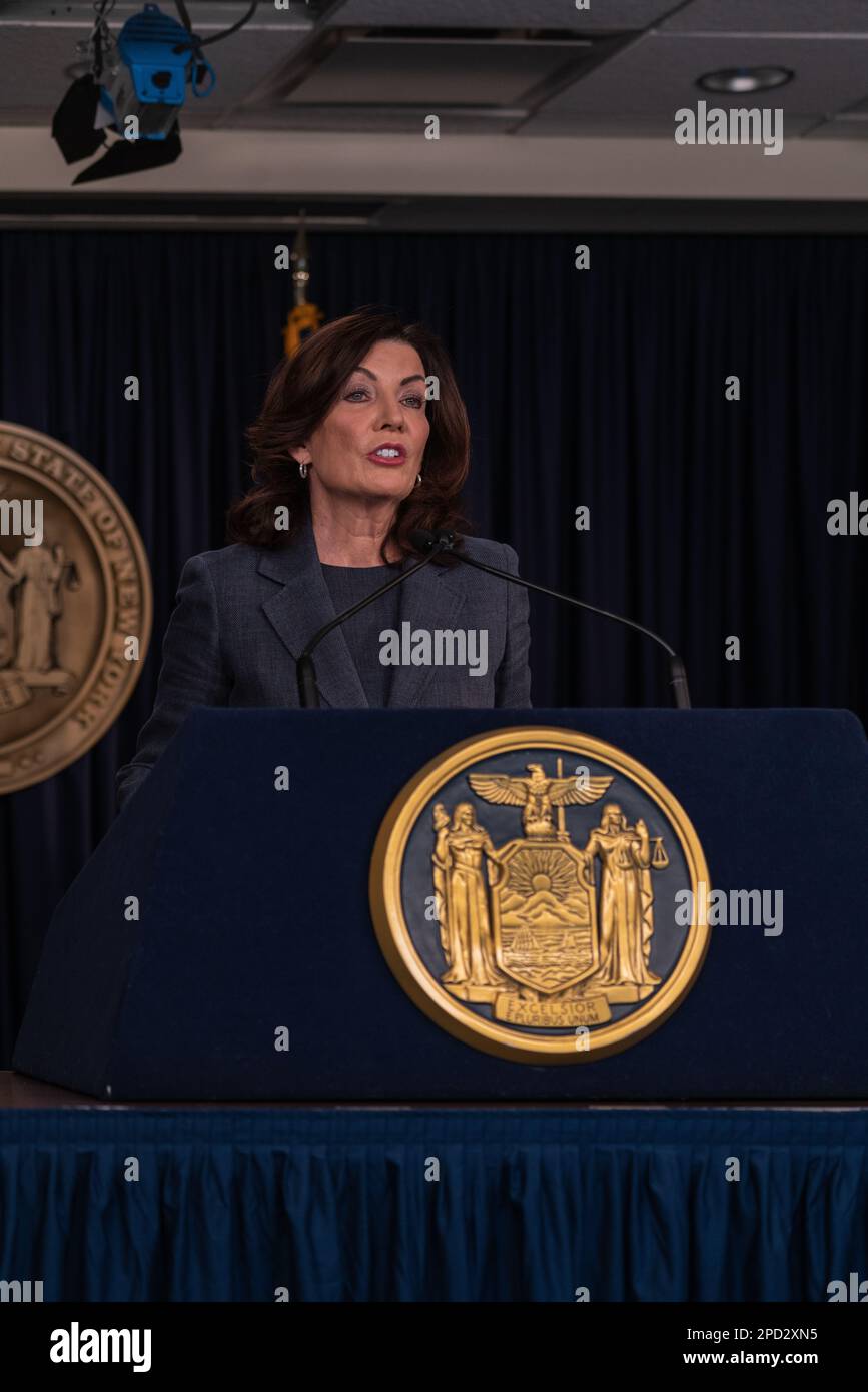 New York, États-Unis. 13th mars 2023. Kathy Hochul, gouverneure de New York, a fait le point sur la Signature Bank et les mesures que son administration prendra pour protéger les déposants de l'État de New York, en collaboration avec Adrienne Harris Surintendante du ministère des Services financiers, Karen P. Keogh Secrétaire du Gouverneur et Liz Fine Counsel du Gouverneur de New York, NY March13, 2023. (Photo de Steve Sanchez/Sipa USA). Credit: SIPA USA/Alay Live News Banque D'Images