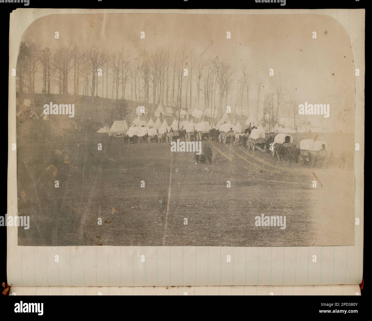 Deuxième Camp Griffin du Vermont 1861. Attribution de G.H. Houghton comme photographe de 'A very fine appeation' : les photographies de la guerre civile du Vermont de George Houghton / Donald H. Wickman. Barre : Vermont Historical Society, c2010, page 29, titre conçu par le personnel de la bibliothèque à partir du titre de la photographie imprimée du même négatif à la page 64, en album: [Album de photographies de l'époque de l'éphémère et de la guerre civile; photos et album compilés par Larkin Goldsmith Mead], page 74, numérisé, 2014. Financement du Centre pour la photographie de guerre civile, case d'adhésion no DLC/PP-1975:071. États-Unis, Armée, Vermont Infantry R Banque D'Images