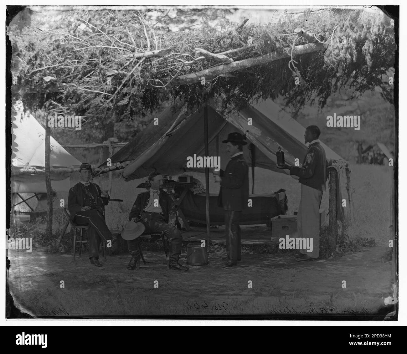 Washington, District de Columbia (environs). Maj H. H. Humphreys deux autres officiers et serviteur. Photographies de guerre civile, 1861-1865 . États-Unis, Histoire, Guerre civile, 1861-1865. Banque D'Images
