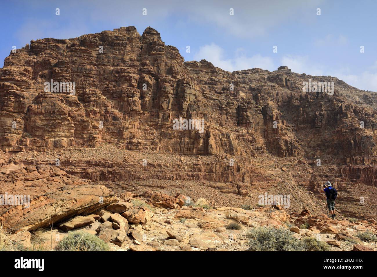 Marcheurs sur le sentier du Jourdain à Wadi Feid, Jabal Fed, région d'Al-Shalat en Jordanie, Moyen-Orient Banque D'Images