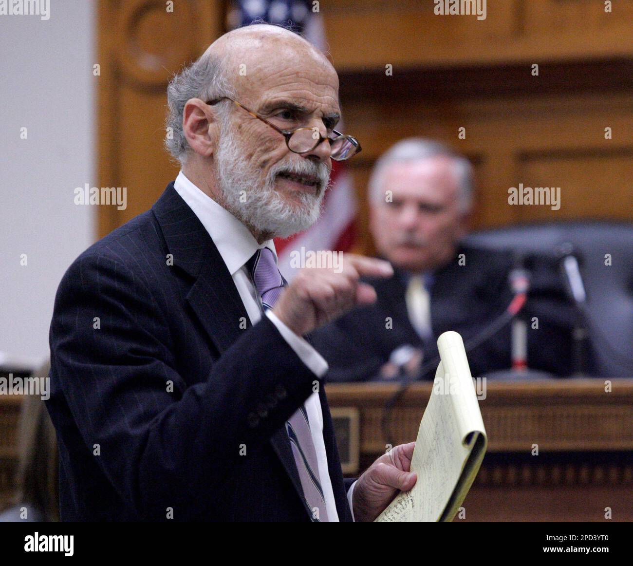 Defense attorney Alan Konop gives his closing arguments during the murder trial of the Rev. Gerald Robinson, Wednesday, May 10, 2006, in Toledo, Ohio. Robinson, a Roman Catholic priest, is on trial for the 1980 murder of Sister Margaret Ann Pahl. (AP Photo/Andy Morrison, Pool) Banque D'Images