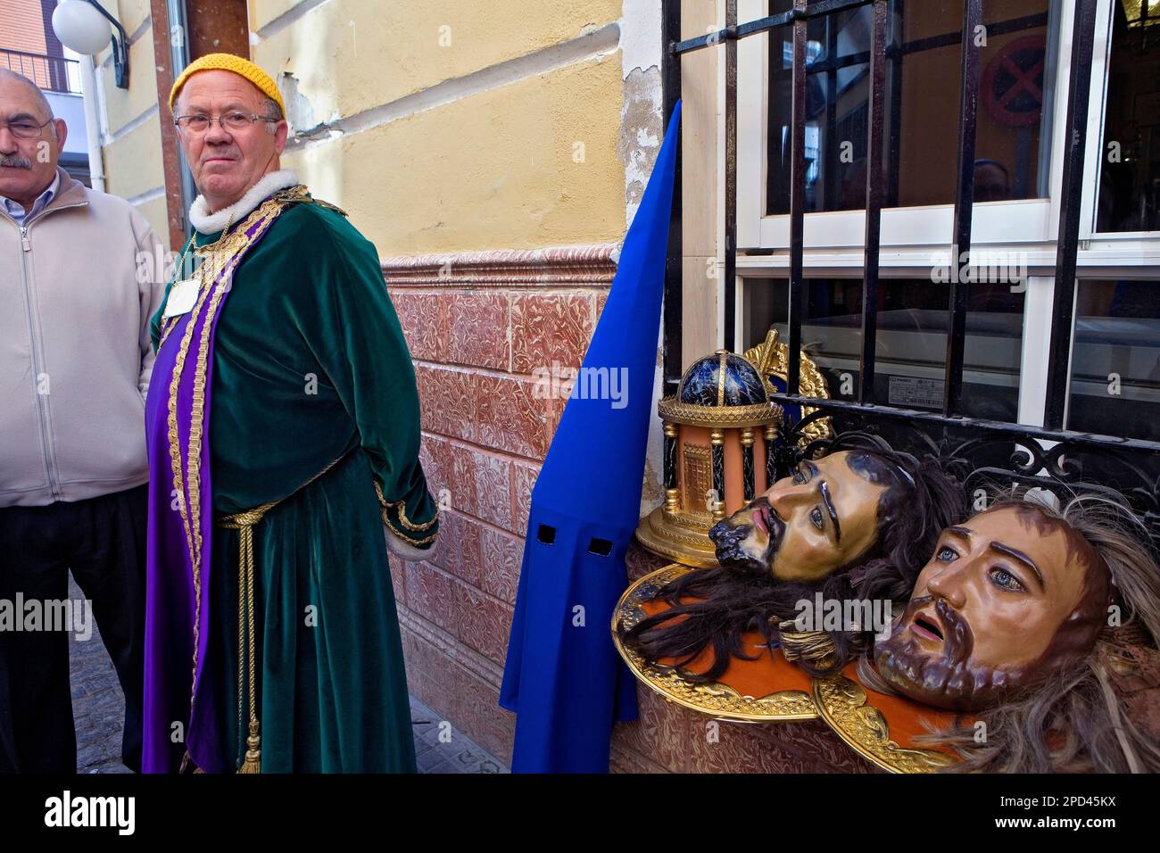 Masques de `figuas et pénitents.semaine Sainte. Puente Genil. Province de Cordoue. Espagne Banque D'Images