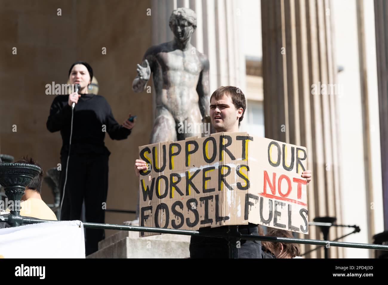 Démo de Fossil Free UCL - Londres, Royaume-Uni. 14 mars 2023. Les étudiants appellent l'Université de Londres (UCL) à se désinvestir des combustibles fossiles, au milieu d'une cl Banque D'Images