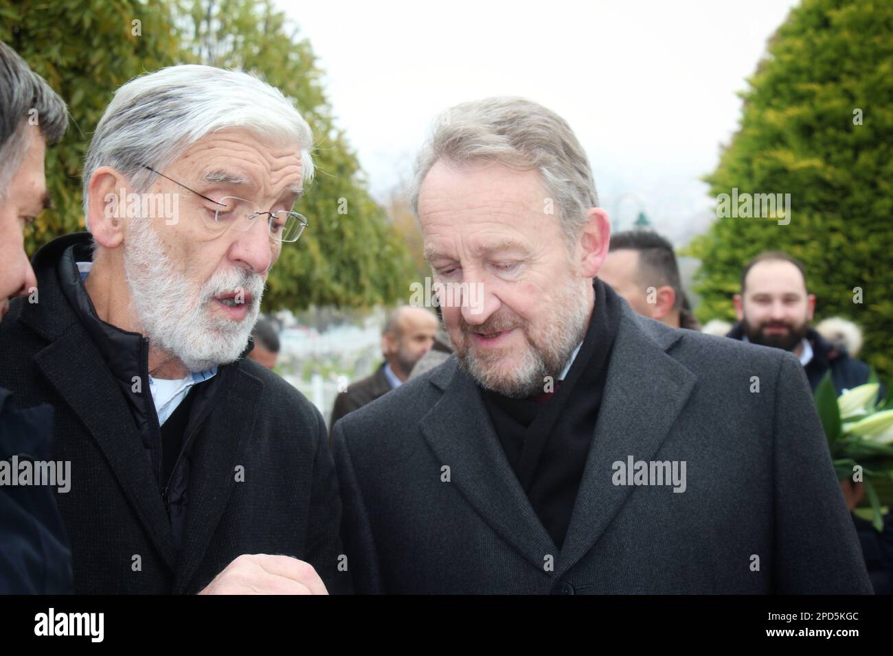 BOSNIE-HERZÉGOVINE, SARAJEVO , 25.NOVEMBRE 2022: L'ancien président de Bosnie-Herzégovine (Bakir Izetbegovic) a prononcé un discours pour les médias. Banque D'Images