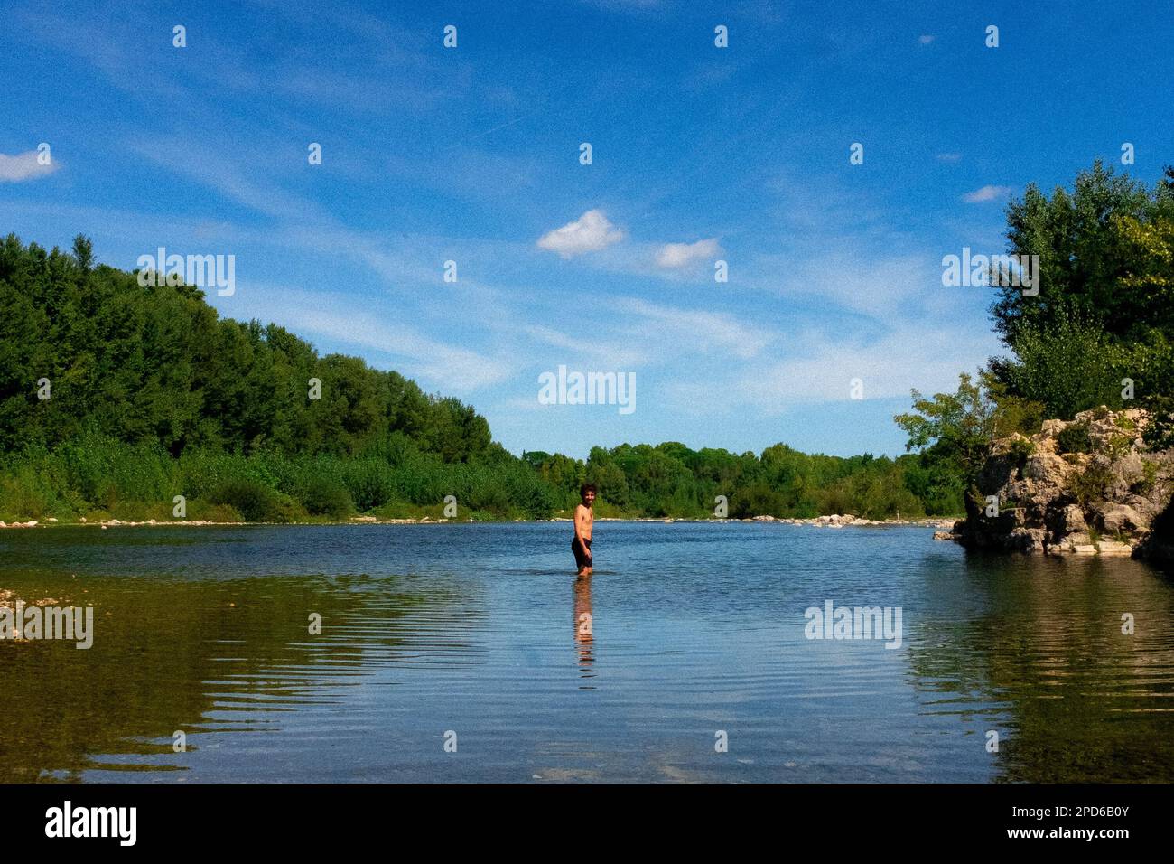 Pont du Gard ancien pont aqueduc romain qui traverse la rivière