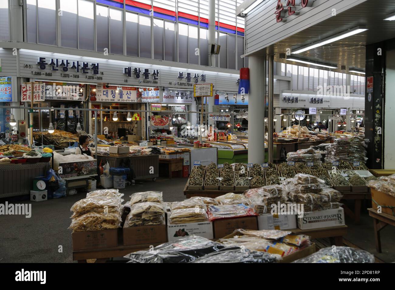 Marché alimentaire couvert à Séoul, en Corée Banque D'Images