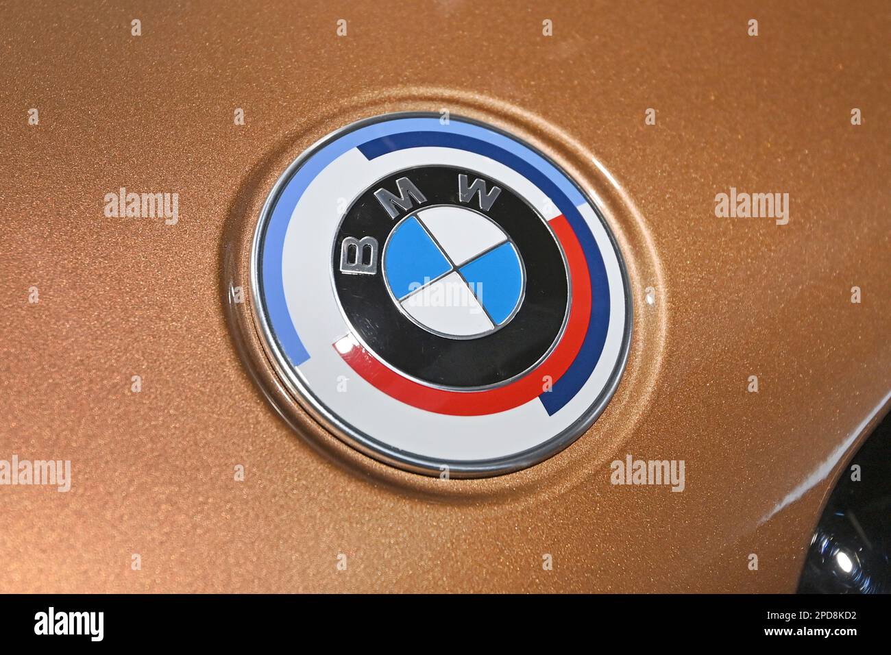 Munich, Allemagne. 13th mars 2023. Logo de la société BMW M sur le capot d'une voiture BMW. ? Credit: dpa/Alay Live News Banque D'Images