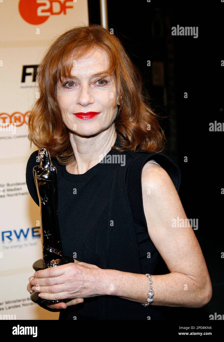 ARCHIVE PHOTO: L'actrice Isabelle HUPPERT célèbre son anniversaire 70th sur 16 mars 2023, Isabelle HUPPERT, France, actrice, Tapis rouge, spectacle tapis rouge, Prix du film européen 2009 à Jahrhunderthalle Bochum, 12 décembre 2009. ? Banque D'Images