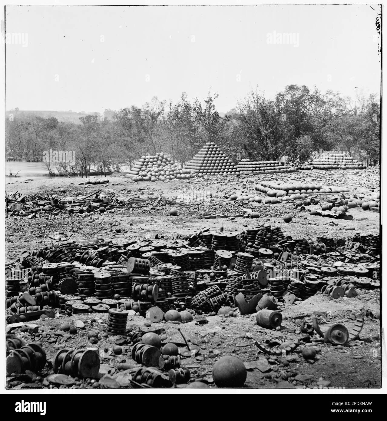 Richmond, Virginie. Munitions empilées et dispersées près de l'Arsenal de l'État. Photographies de guerre civile, 1861-1865 . États-Unis, Histoire, Guerre civile, 1861-1865. Banque D'Images