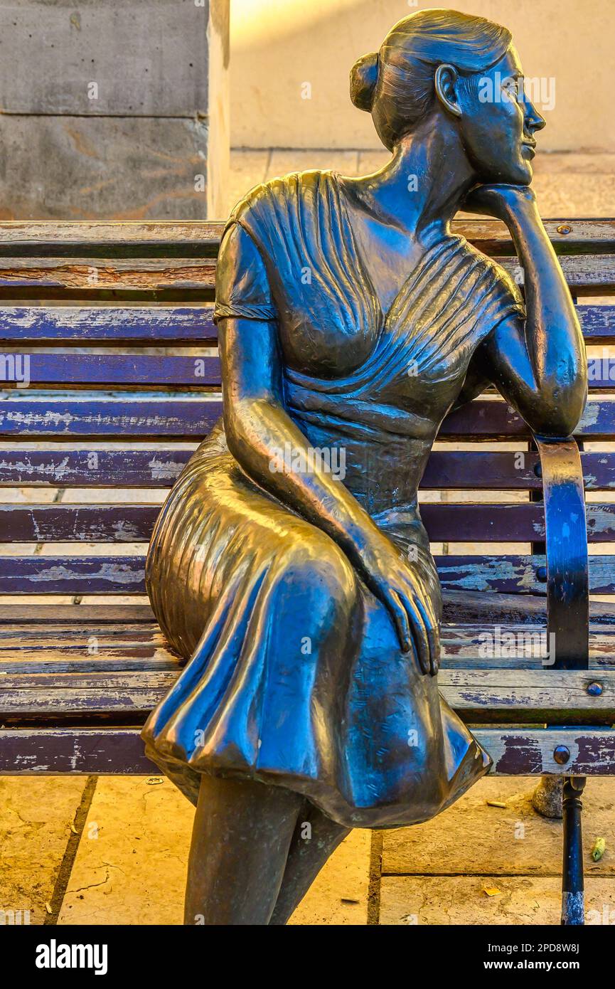 Oviedo, Asturies, Espagne : sculpture nommée la Bella Lola par Carmen Fraile Banque D'Images